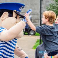 Little Laker receives high fives from Louie